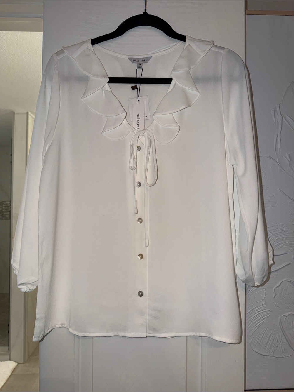 Naked Zebra White Ruffle V-Neck Tie-Front Blouse NWT Size Medium